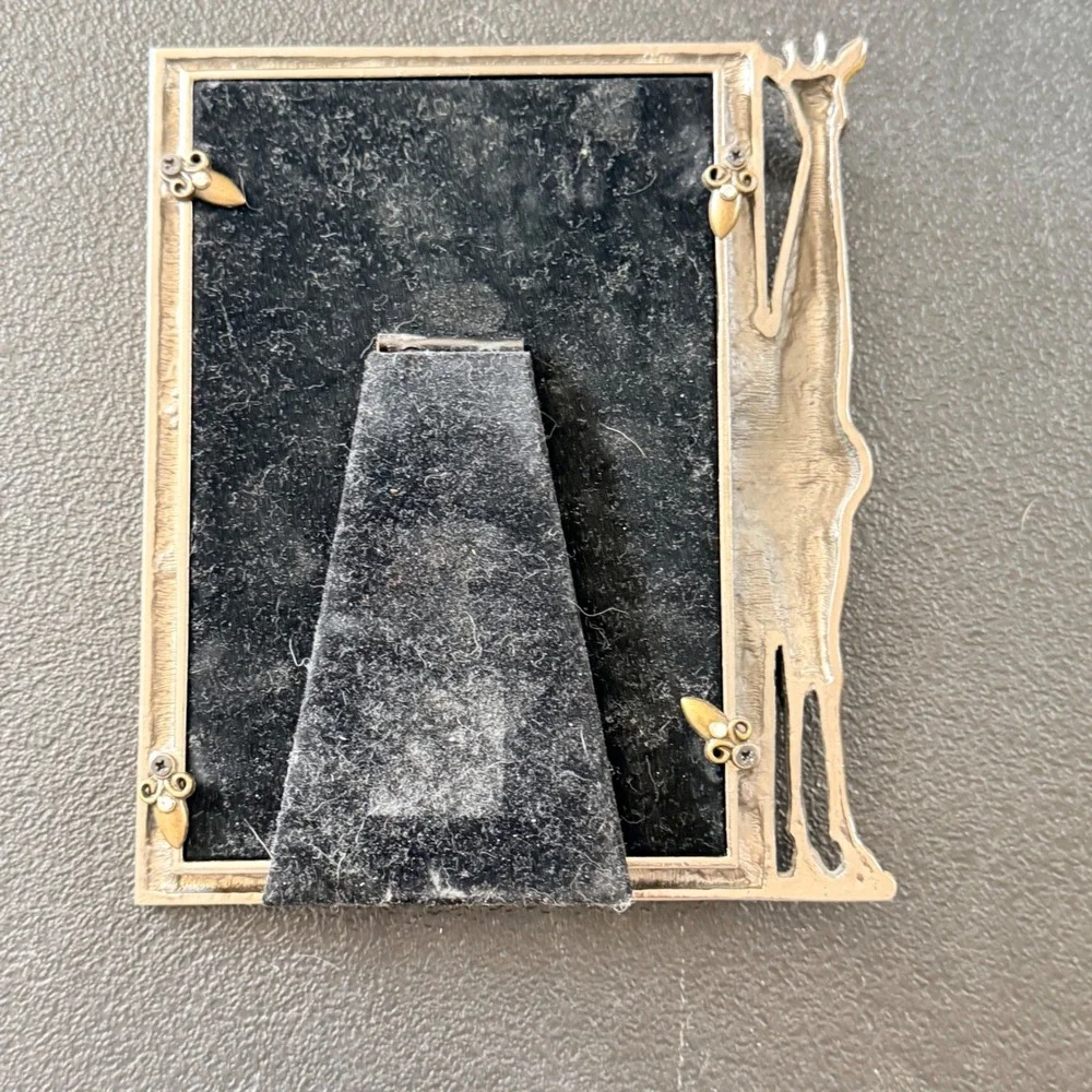Unbranded enameled metal